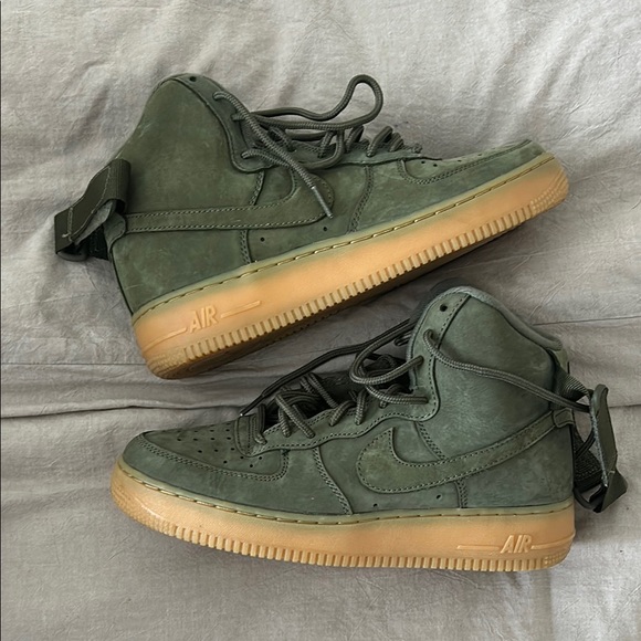 Nike Air Force medium olive High-Top Sneakers